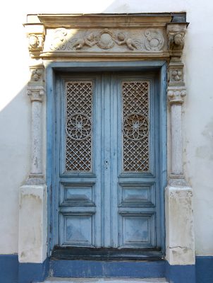 Blå vacker dörr i Visby Gotland